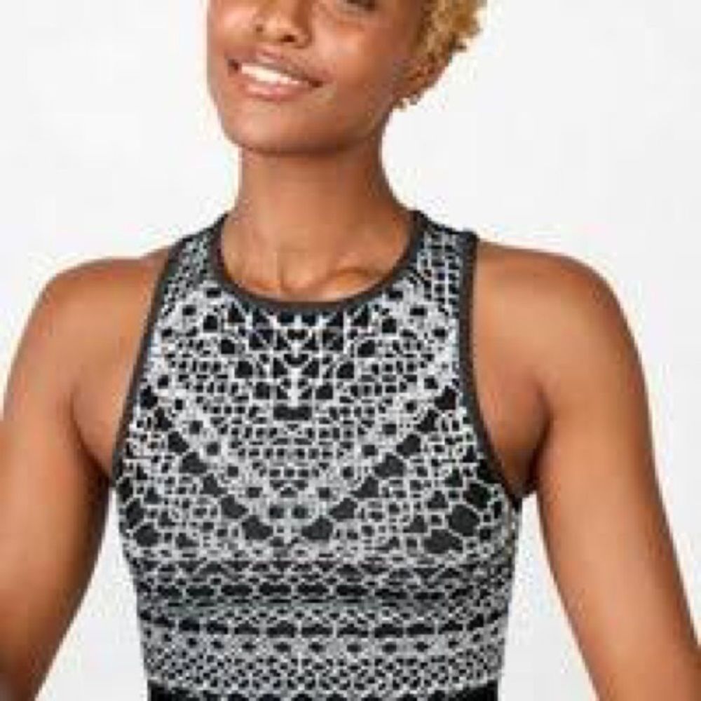 Fabletics Black Gray Pattern Crop Top Size Small - image 2